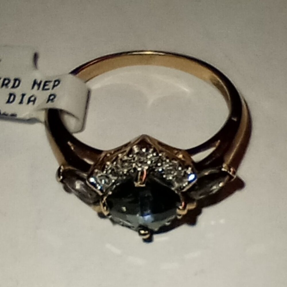 LAST ONE - 10Kt Yellow Gold Topaz and Diamond Ring - Picture 5 of 7